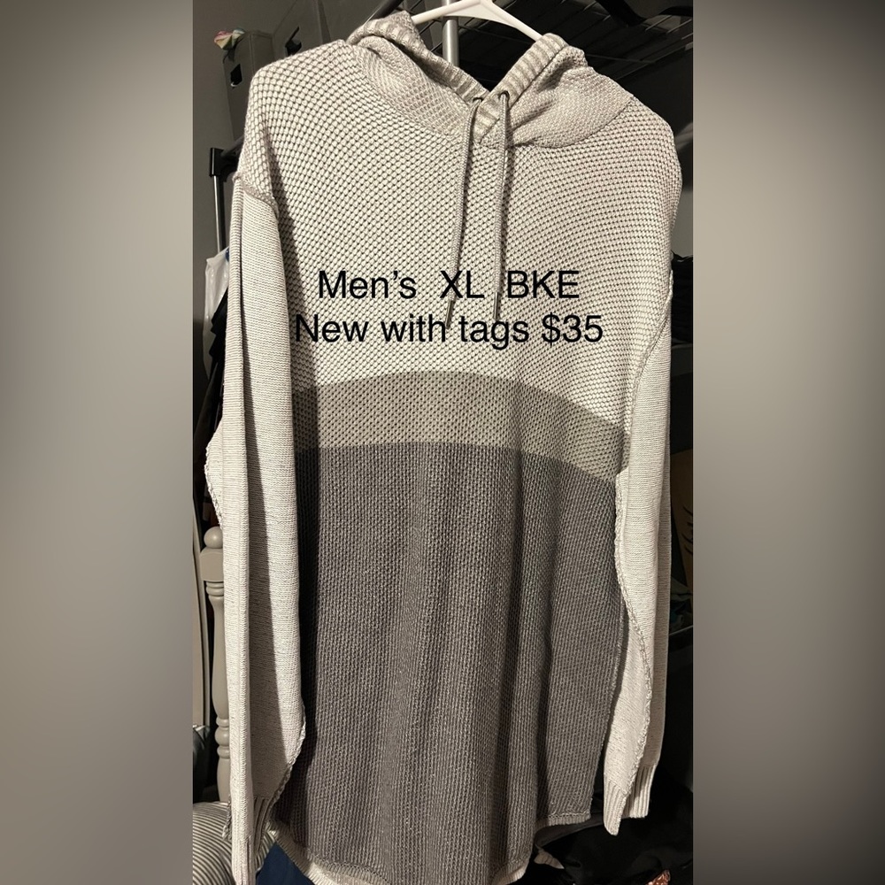 Men’s new with tags Buckle brand hooded sweater